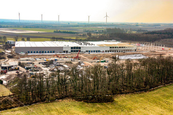 Vue d'oiseau de Construction d'un nouveau hall logistique dans la zone industrielle d'Am Horst à le quartier Minderslachen in Kandel dans le département Rhénanie-Palatinat, Allemagne