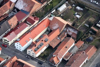 Rue du Rhin à Kandel dans le département Rhénanie-Palatinat, Allemagne d'en haut
