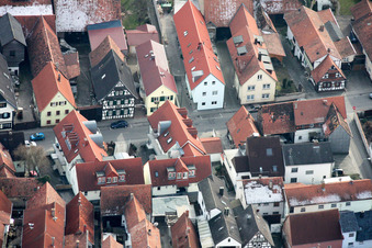 Rue du Rhin à Kandel dans le département Rhénanie-Palatinat, Allemagne hors des airs