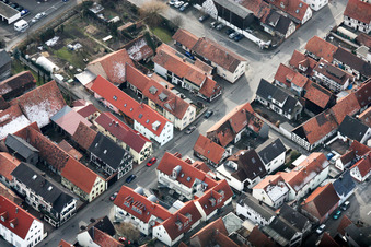 Rue du Rhin à Kandel dans le département Rhénanie-Palatinat, Allemagne depuis l'avion