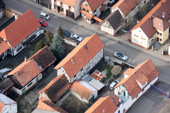 Vue aérienne de Rue du Rhin à Kandel dans le département Rhénanie-Palatinat, Allemagne