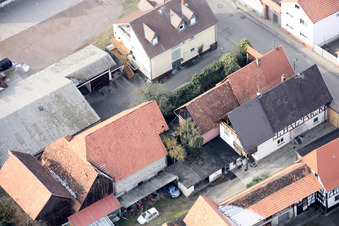 Vue oblique de Rue du Rhin à Kandel dans le département Rhénanie-Palatinat, Allemagne