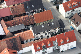 Rue du Rhin à Kandel dans le département Rhénanie-Palatinat, Allemagne hors des airs