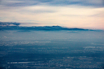Vue aérienne de Hornisgrinde du 'NW à le quartier Brandmatt in Sasbachwalden dans le département Bade-Wurtemberg, Allemagne