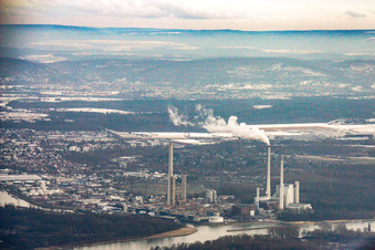 Vue aérienne de EnBW en hiver avec de la neige à le quartier Daxlanden in Karlsruhe dans le département Bade-Wurtemberg, Allemagne