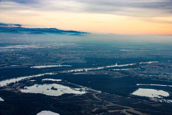 Vue aérienne de Althrein et gravières à le quartier Maximiliansau in Wörth am Rhein dans le département Rhénanie-Palatinat, Allemagne