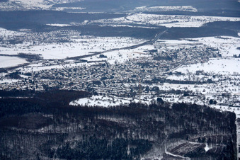 Vue d'oiseau de Quartier Grünwettersbach in Karlsruhe dans le département Bade-Wurtemberg, Allemagne