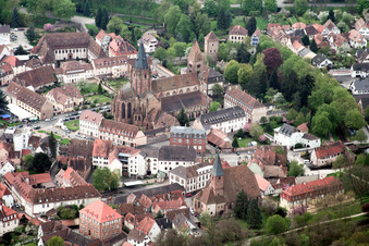 Vue aérienne de Cathédrale vue du nord-ouest à Wissembourg dans le département Bas Rhin, France