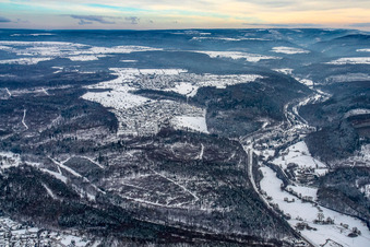 Vue aérienne de Vallée d'Alb à le quartier Etzenrot in Waldbronn dans le département Bade-Wurtemberg, Allemagne