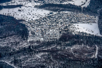 Vue aérienne de En hiver à le quartier Etzenrot in Waldbronn dans le département Bade-Wurtemberg, Allemagne