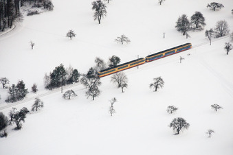 Vue aérienne de Spielberg à le quartier Langensteinbach in Karlsbad dans le département Bade-Wurtemberg, Allemagne