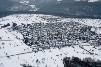 Vue aérienne de Quartier Spielberg in Karlsbad dans le département Bade-Wurtemberg, Allemagne