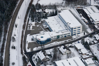 Ittersbach, zone industrielle à le quartier Im Stockmädle in Karlsbad dans le département Bade-Wurtemberg, Allemagne du point de vue du drone