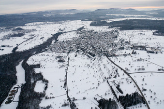 Vue aérienne de De l'ouest à le quartier Ittersbach in Karlsbad dans le département Bade-Wurtemberg, Allemagne