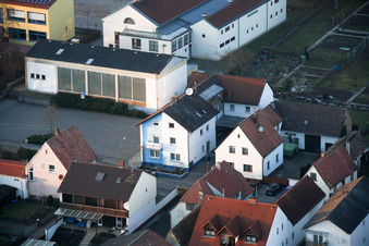 Photographie aérienne de Mundohalle, caserne de pompiers, salle de sport à Minfeld dans le département Rhénanie-Palatinat, Allemagne