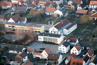 Vue oblique de Mundohalle, caserne de pompiers, salle de sport à Minfeld dans le département Rhénanie-Palatinat, Allemagne