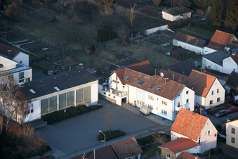 Vue d'oiseau de Mundohalle, caserne de pompiers, salle de sport à Minfeld dans le département Rhénanie-Palatinat, Allemagne