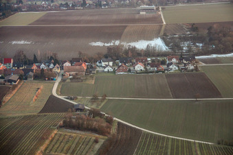 Vue aérienne de Vue du village depuis le nord à Vollmersweiler dans le département Rhénanie-Palatinat, Allemagne