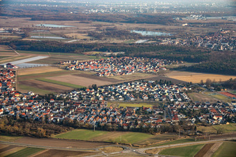 Vue aérienne de Vue de la ville depuis le nord-ouest à Rheinzabern dans le département Rhénanie-Palatinat, Allemagne