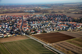 Vue aérienne de Vue du village depuis le nord-ouest à Kuhardt dans le département Rhénanie-Palatinat, Allemagne