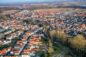 Vue aérienne de Vue du village depuis le nord-ouest à Kuhardt dans le département Rhénanie-Palatinat, Allemagne