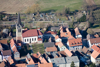 Vue aérienne de Saint-Martin à Steinweiler dans le département Rhénanie-Palatinat, Allemagne