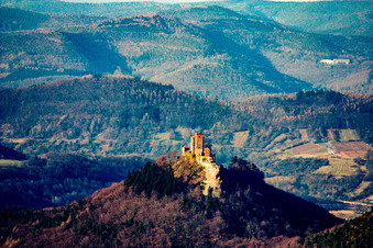 Photographie aérienne de Le château de Trifels vu du sud-ouest à le quartier Bindersbach in Annweiler am Trifels dans le département Rhénanie-Palatinat, Allemagne