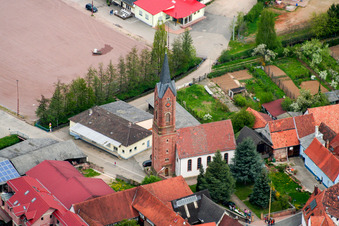Vue aérienne de Chapelles Drusweiler Église à le quartier Drusweiler in Kapellen-Drusweiler dans le département Rhénanie-Palatinat, Allemagne