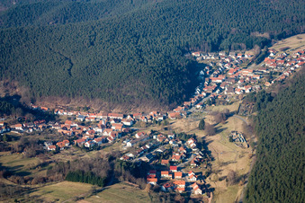 Vue aérienne de Champs agricoles et terres agricoles à Spirkelbach dans le département Rhénanie-Palatinat, Allemagne