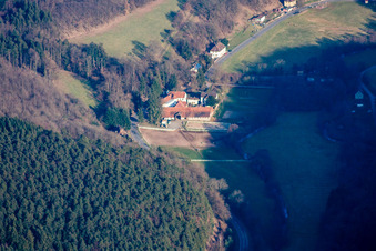 Vue aérienne de Vue sur le village à le quartier Sankt Germanshof in Bobenthal dans le département Rhénanie-Palatinat, Allemagne