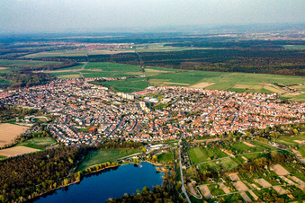 Vue aérienne de Du sud-ouest à le quartier Linkenheim in Linkenheim-Hochstetten dans le département Bade-Wurtemberg, Allemagne