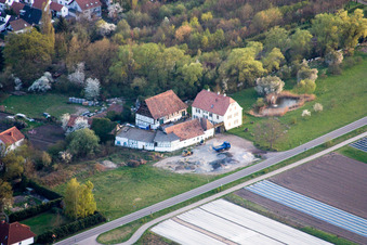 Vue aérienne de Vieux Moulin à Hatzenbühl dans le département Rhénanie-Palatinat, Allemagne