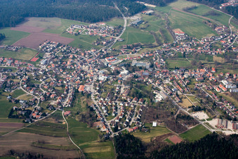 Vue aérienne de Champs agricoles et terres agricoles à Schömberg dans le département Bade-Wurtemberg, Allemagne