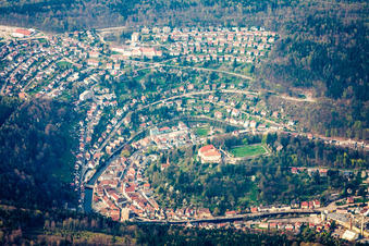 Vue aérienne de Château Neuenbürg à Neuenbürg dans le département Bade-Wurtemberg, Allemagne