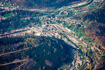 Photographie aérienne de Usines de pectine Herbstreith & Fox GmbH & Co. KG dans la vallée de l'Enz à Neuenbürg dans le département Bade-Wurtemberg, Allemagne