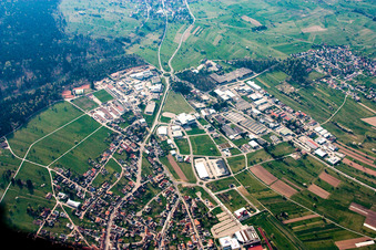Vue aérienne de Zone industrielle Ouest à le quartier Conweiler in Straubenhardt dans le département Bade-Wurtemberg, Allemagne