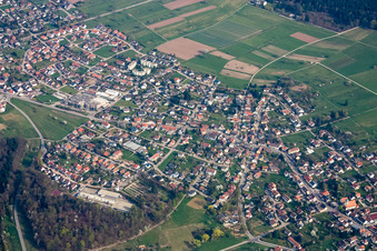 Vue aérienne de Du nord-ouest à le quartier Conweiler in Straubenhardt dans le département Bade-Wurtemberg, Allemagne