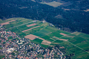 Vue aérienne de Schwanner Warte à le quartier Conweiler in Straubenhardt dans le département Bade-Wurtemberg, Allemagne