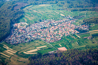 Vue aérienne de Vue sur le village à le quartier Spessart in Ettlingen dans le département Bade-Wurtemberg, Allemagne