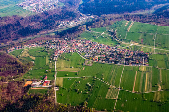 Vue aérienne de Du nord à le quartier Burbach in Marxzell dans le département Bade-Wurtemberg, Allemagne