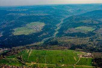 Vue aérienne de Du nord à le quartier Schielberg in Marxzell dans le département Bade-Wurtemberg, Allemagne
