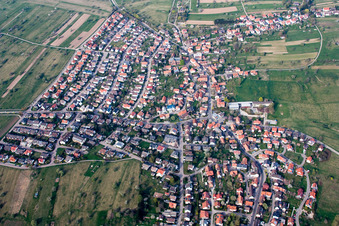 Vue aérienne de Du sud-ouest à le quartier Schöllbronn in Ettlingen dans le département Bade-Wurtemberg, Allemagne