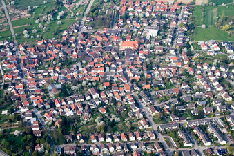 Vue aérienne de De l'est à le quartier Ettlingenweier in Ettlingen dans le département Bade-Wurtemberg, Allemagne