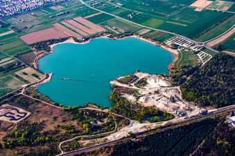 Vue aérienne de Epplesee depuis le sud-est à le quartier Silberstreifen in Rheinstetten dans le département Bade-Wurtemberg, Allemagne