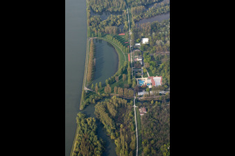 Vue oblique de Zones riveraines de la piscine extérieure Rheinstrandbad Rappenwört sur le Rhin à le quartier Daxlanden in Karlsruhe dans le département Bade-Wurtemberg, Allemagne