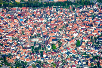 Vue aérienne de Maximilianstr à Hagenbach dans le département Rhénanie-Palatinat, Allemagne
