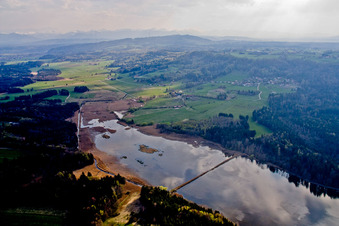 Vue aérienne de Zones riveraines du lac Zellsee dans le district de Zellsee à le quartier Paterzell in Wessobrunn dans le département Bavière, Allemagne