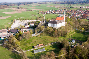 Vue aérienne de Brasserie du monastère à Andechs dans le département Bavière, Allemagne
