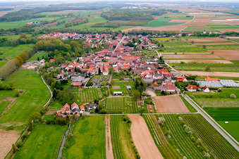 Vue aérienne de Village vu de l'ouest à Winden dans le département Rhénanie-Palatinat, Allemagne
