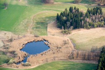 Vue aérienne de Étang à Andechs dans le département Bavière, Allemagne